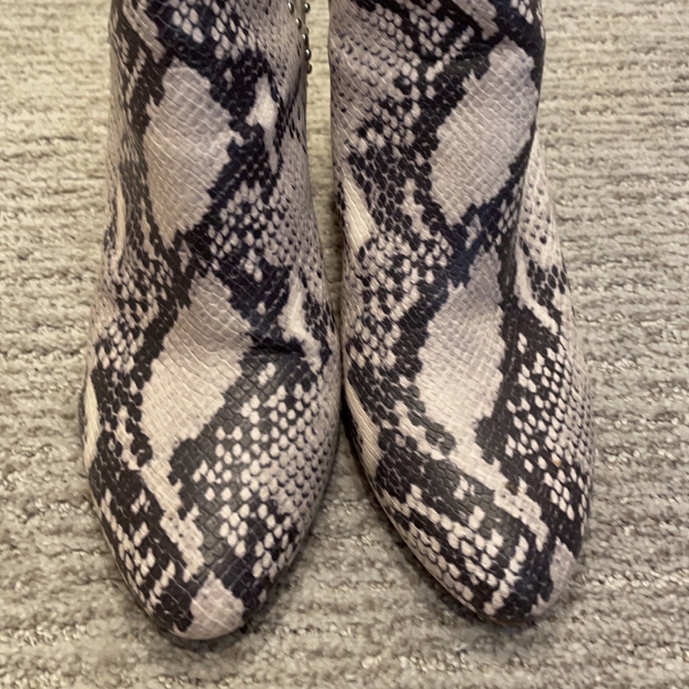 Steve Madden Snakeskin Booties Like New 8.5 - image 2